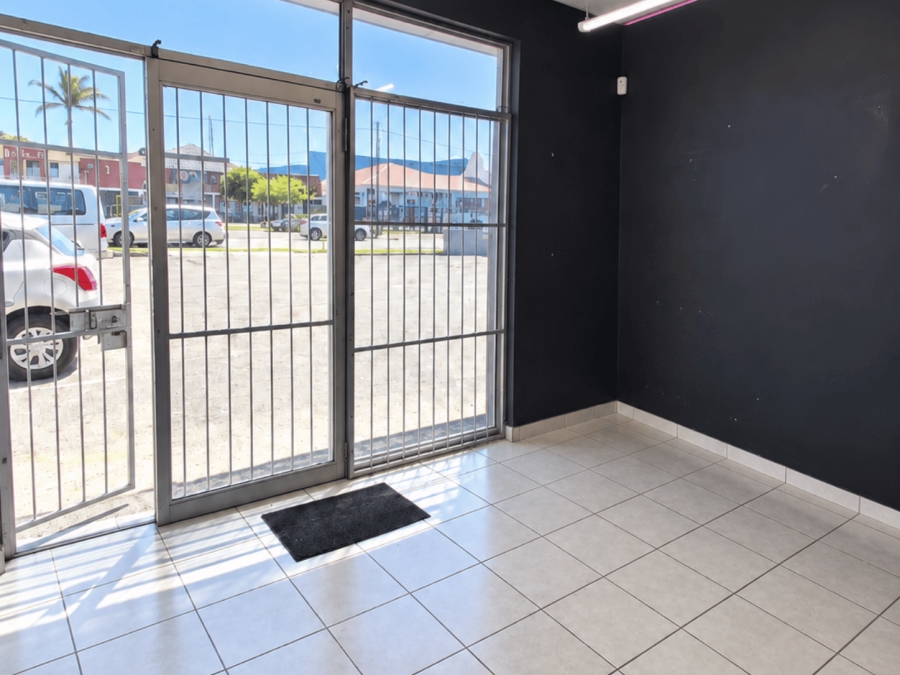 To Let Commercial Property for Rent in Vincent Eastern Cape